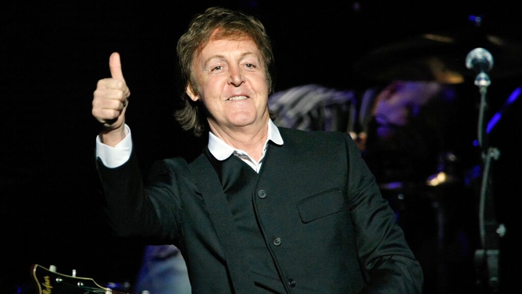 Los 10 bajistas más adinerados de la música