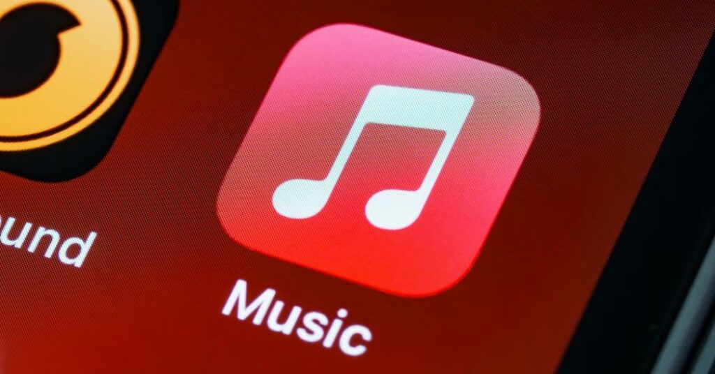App de Apple Music en un smartphone tras la subida de precios de las suscripciones